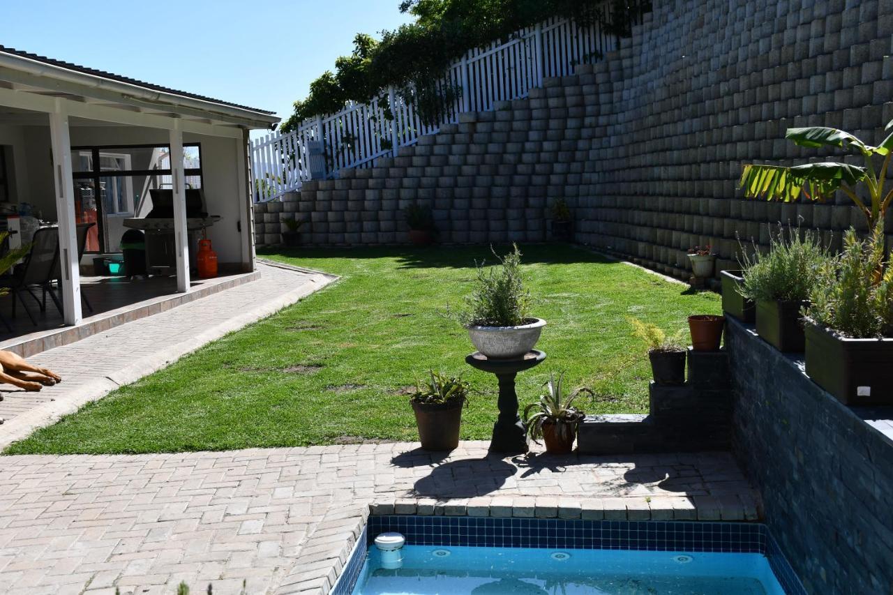 Friendz Guesthouse Knysna Exterior photo