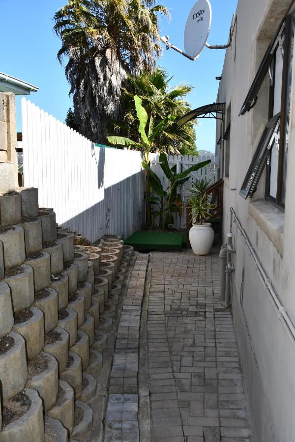 Friendz Guesthouse Knysna Exterior photo